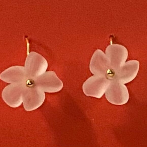NEW White acrylic flowers with gold ear wire - Picture 6 of 6